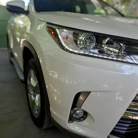 Toyota Highlander 2019