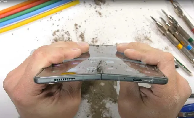 Samsung Galaxy Z Fold 6 smartfony çydamlylyk boýunça ýowuz synagdan geçirildi