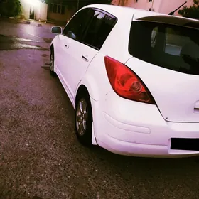 Nissan Tiida 2010