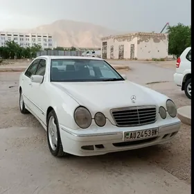 Mercedes-Benz E320 2001