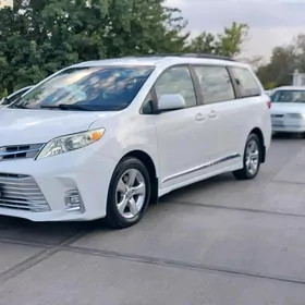 Toyota Sienna 2019