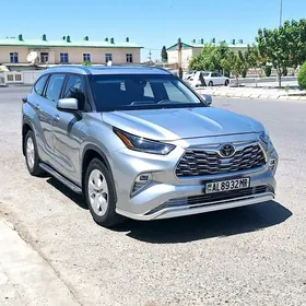 Toyota Highlander 2021