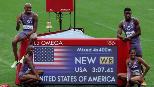 Американские бегуны установили мировой рекорд в квалификации смешанной эстафеты на ОИ-2024