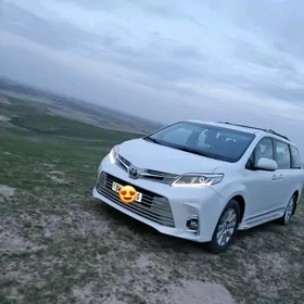 Toyota Sienna 2017