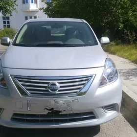 Nissan Versa 2012