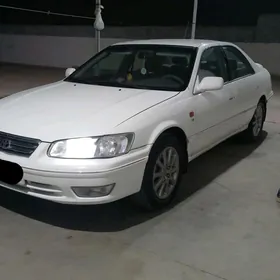 Toyota Camry 2000