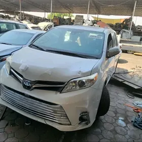 Toyota Sienna 2019