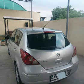 Nissan Versa 2011