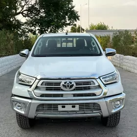 Toyota Hilux 2024