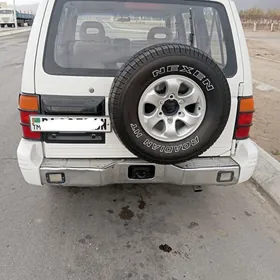 Mitsubishi Montero 1994