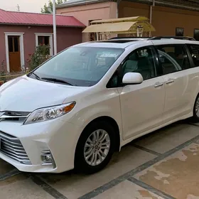 Toyota Sienna 2020