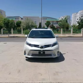 Toyota Sienna 2019