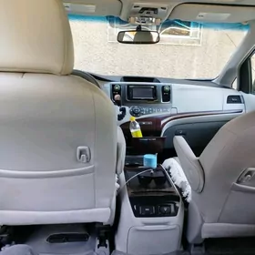 Toyota Sienna 2013