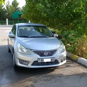 Nissan Tiida 2013