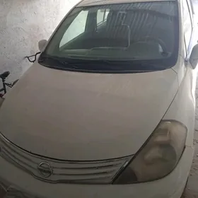 Nissan Tiida 2010