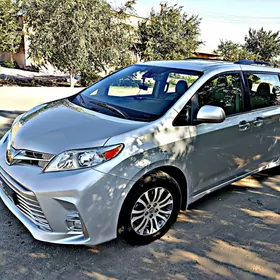 Toyota Sienna 2018