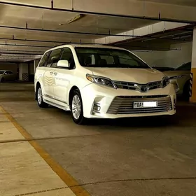 Toyota Sienna 2017