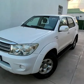 Toyota Fortuner 2010