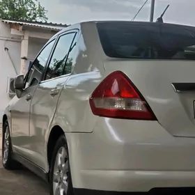 Nissan Tiida 2006