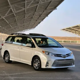 Toyota Sienna 2020