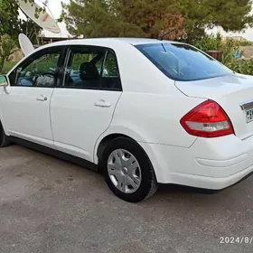 Nissan Versa 2011