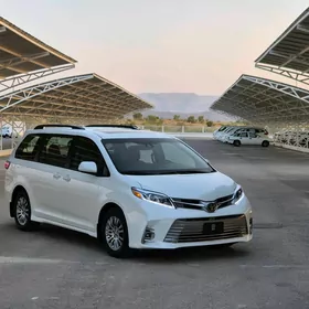 Toyota Sienna 2019