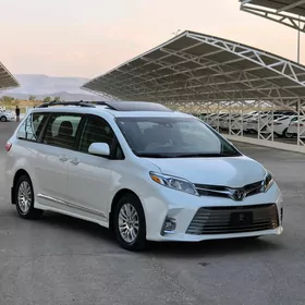 Toyota Sienna 2018