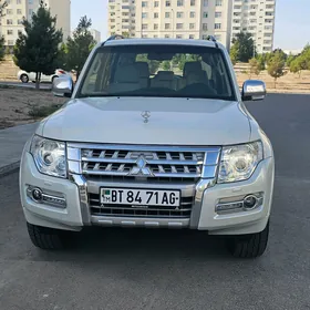 Mitsubishi Pajero 2015