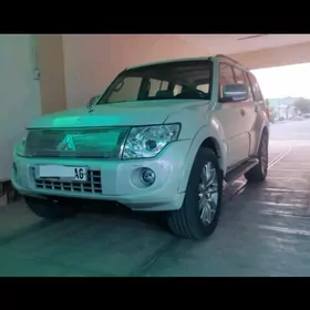 Mitsubishi Pajero 2012