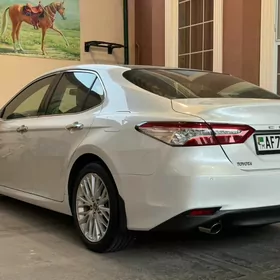 Toyota Camry 2019