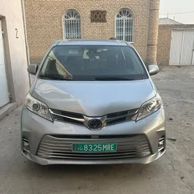 Toyota Sienna 2019