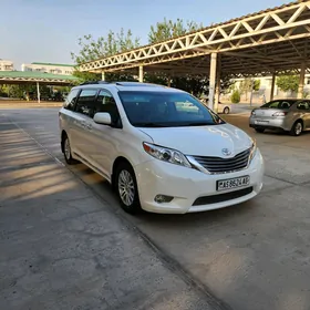 Toyota Sienna 2016