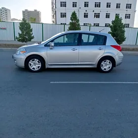 Nissan Versa 2011