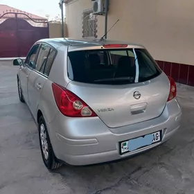 Nissan Versa 2011