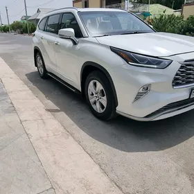 Toyota Highlander 2021