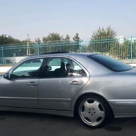 Mercedes-Benz E320 2001