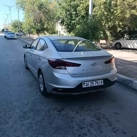 Hyundai Elantra 2019