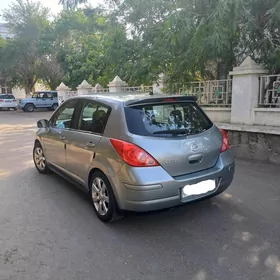 Nissan Versa 2011