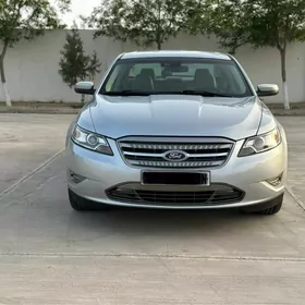 Ford Taurus 2013