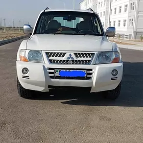 Mitsubishi Pajero 2002