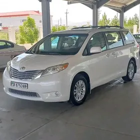 Toyota Sienna 2010