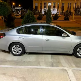 Nissan Altima 2010