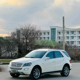 Mercedes-Benz ML350 2011