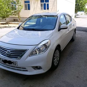 Nissan Versa 2013