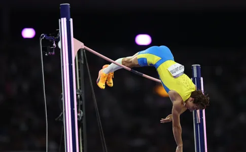 Arman Dýuplantis Olimpiadada şestli bökmekde dünýä rekordyny goýdy