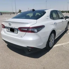 Toyota Camry 2021