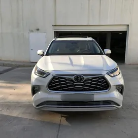 Toyota Highlander 2021