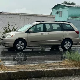 Toyota Sienna 2004