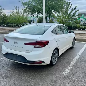 Hyundai Elantra 2020