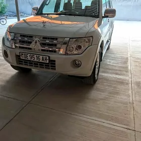 Mitsubishi Pajero 2013